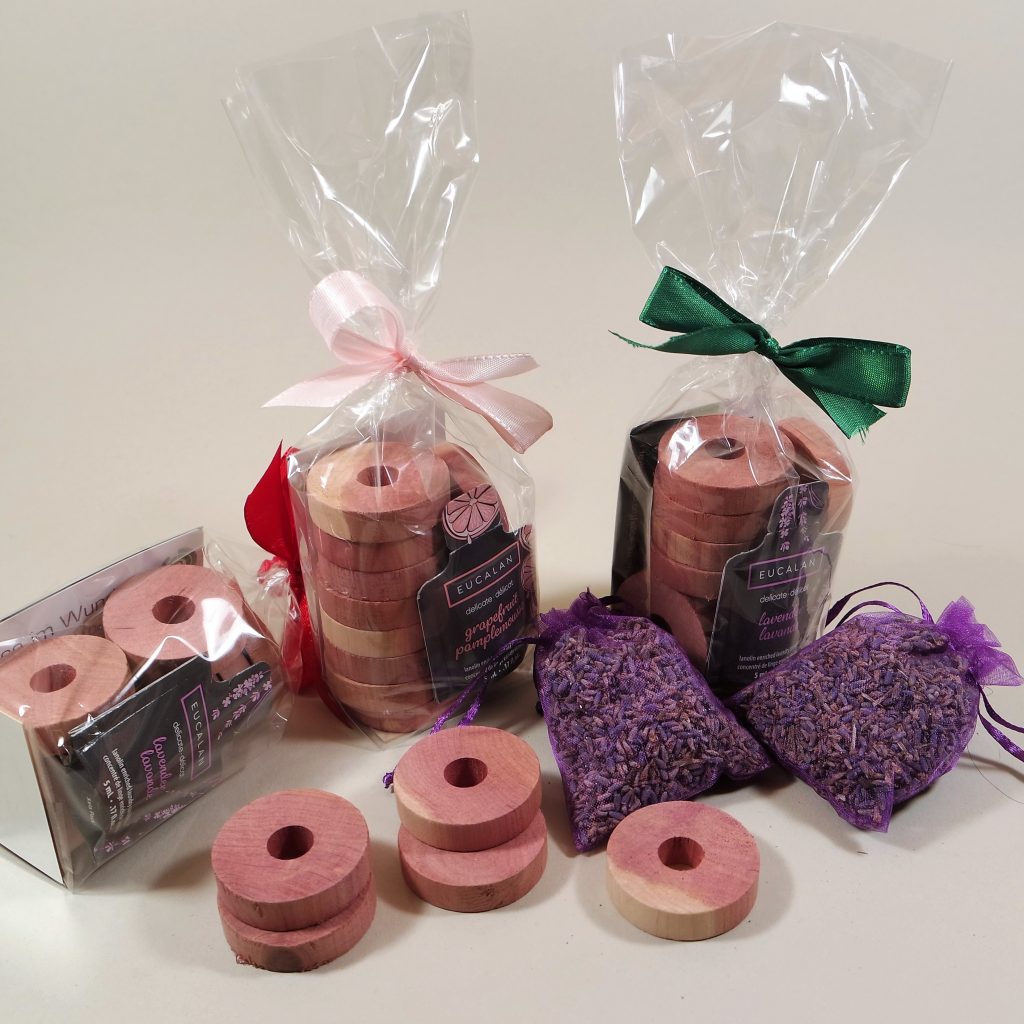 Zedernholzringe und Lavendel